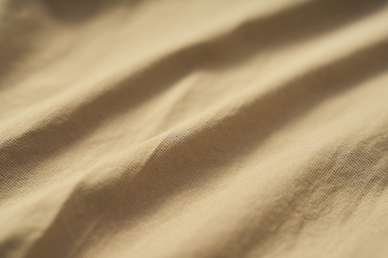 不快なコンディションの原因である温度をコントロールするテクノロジーの生地が採用されている