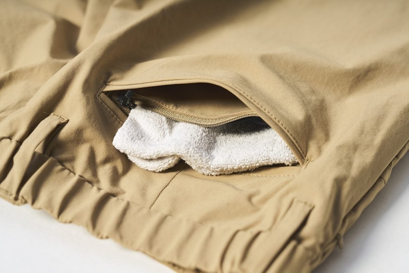 ヒップポケットも２重構造なので、思った以上にモノが入る