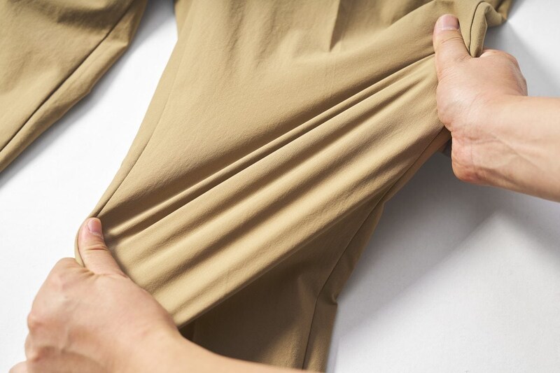 縦横に伸びる2WAYストレッチにより動きやすさも確保