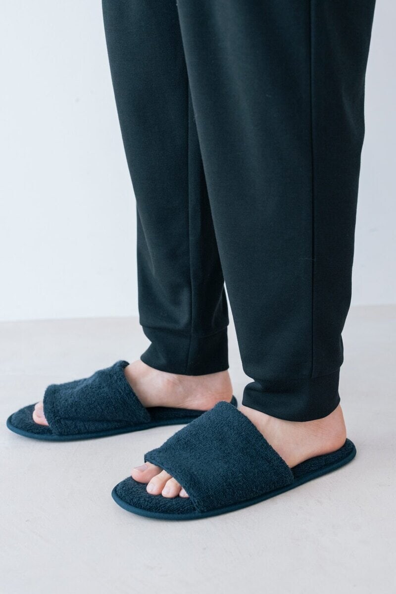 裾にもリブが。生地自体も厚くなっている