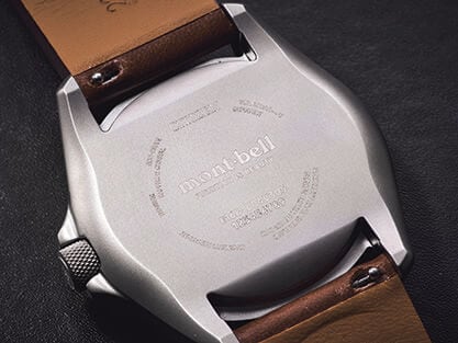 ケースバックにはもちろんロゴをオン