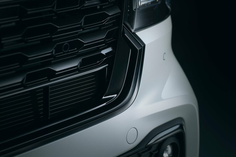 ベルリナブラック塗装のカスタムデザインフロントグリル