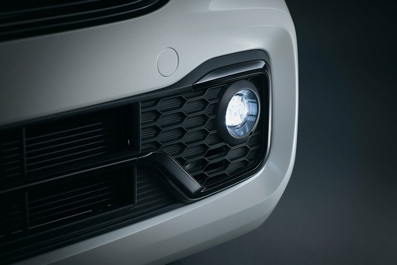 特別装備のLEDフォグライト、フォグライトガーニッシュはベルリナブラック塗装