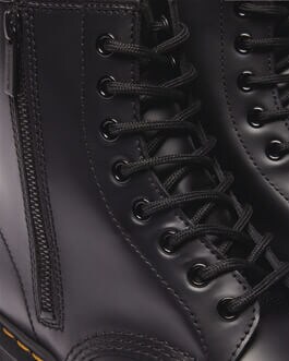 ドクターマーチン
1460 ZIP BEX 8ホール ブーツ　「高級感のあるレザーアッパー」