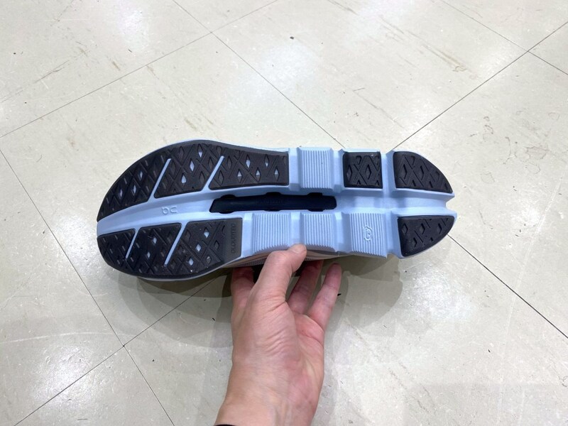 On CLOUDFLOW 5 AD IKON "Bureau Borsche / IKON COLLECTION"