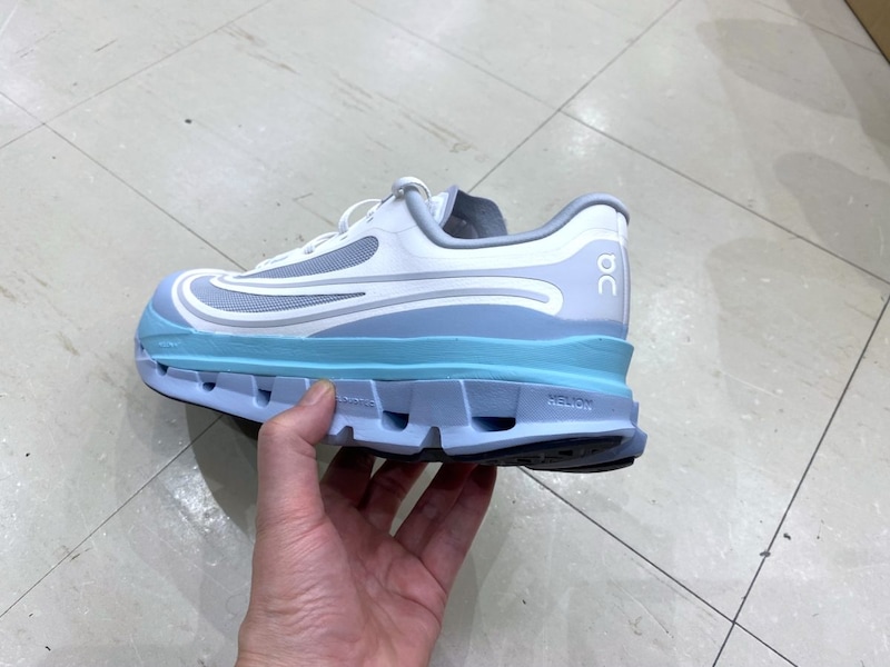 On CLOUDFLOW 5 AD IKON "Bureau Borsche / IKON COLLECTION"