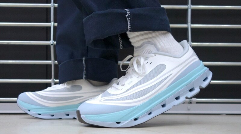 【オーバースペックなのにちょうどいい】レースシューズ譲りの快適さ！On「Cloudflow 5 AD」をエディターが試し履き