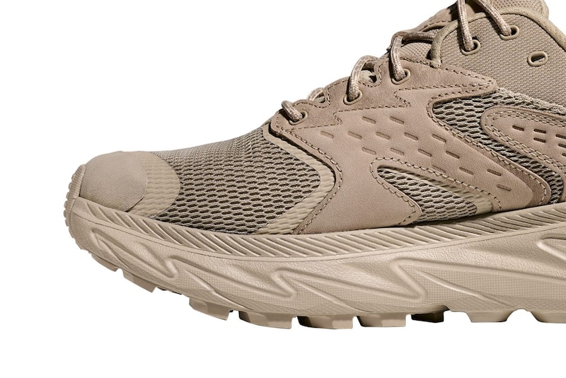 中足部から前足部にかけてメタロッカー形状を採用