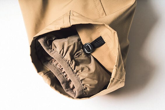 インナーはボタン留め