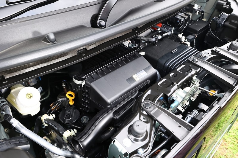 エンジンはNA（52ps）とターボ（64ps）の2本立て