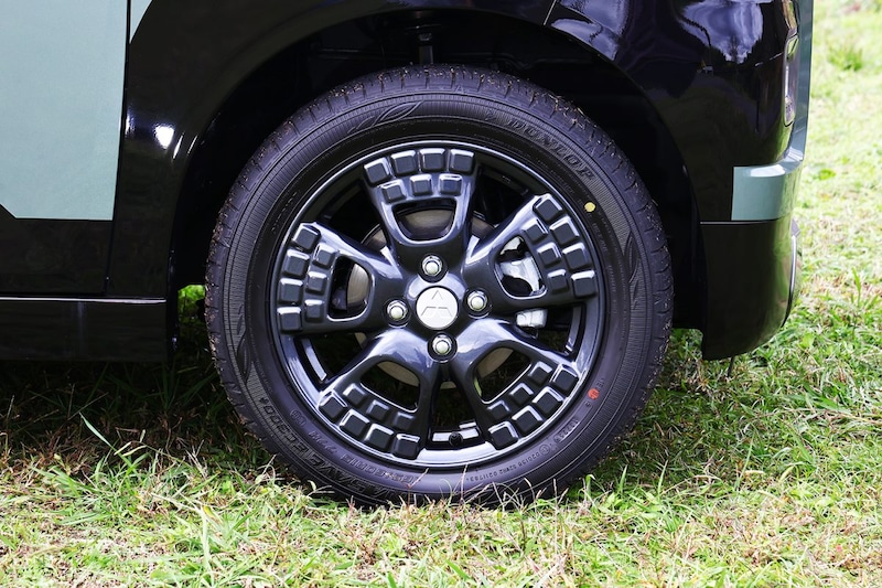 ブロックをモチーフにしたホイールデザインでギア感を演出