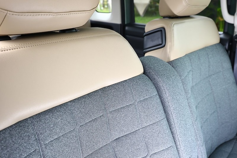 合皮とファブリックのコンビは触り心地もいい
