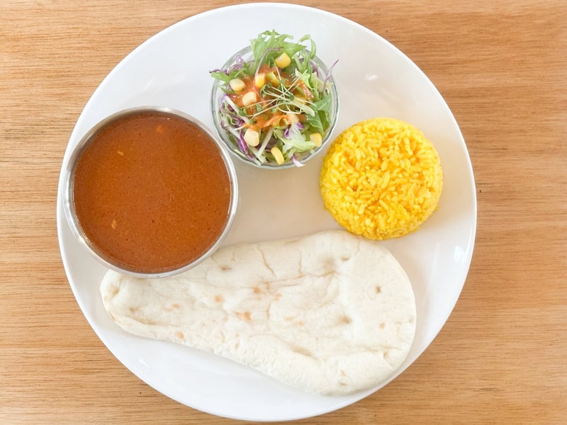 「業スー」レトルトカレーで、インドカレーショップのようなナン＆ターメリックライスのカレーのセットを作ってみました！