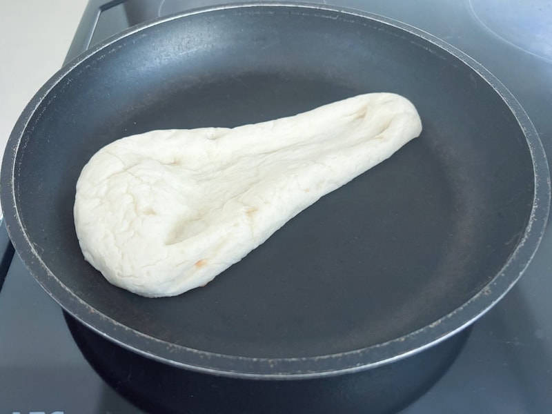 調理方法はレンチンまたはオーブントースターで温めると書いてありましたが、フライパンでもOK！