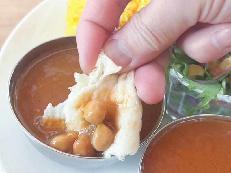 「ひよこ豆のヴィーガンカレー」は香辛料がよく効いているスパイシーなカレーで