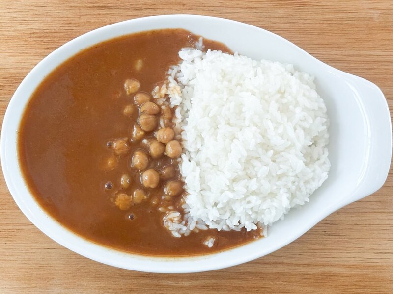 「ひよこ豆のヴィーガンカレー」は白米で食べると、薬膳カレーみたいに感じました