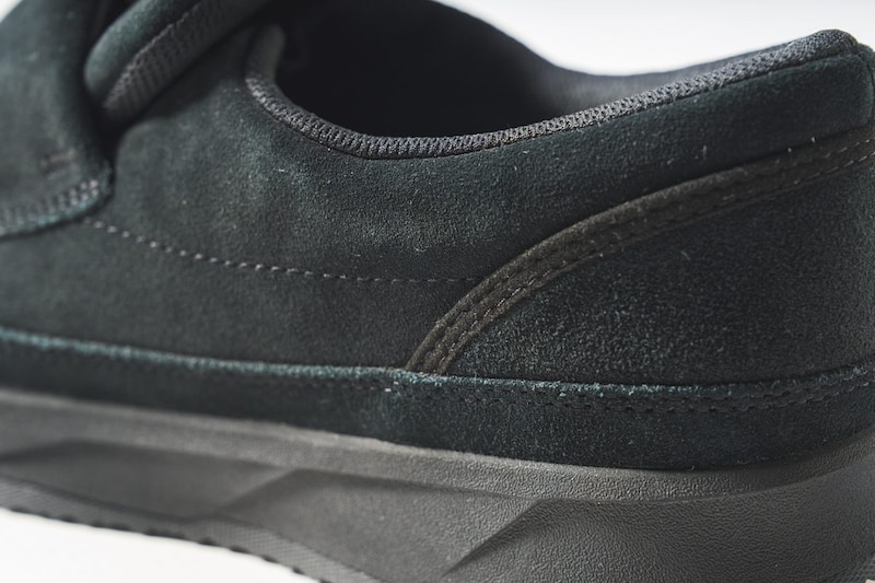 アッパーにはスエードを採用している点も大人っぽくて良い