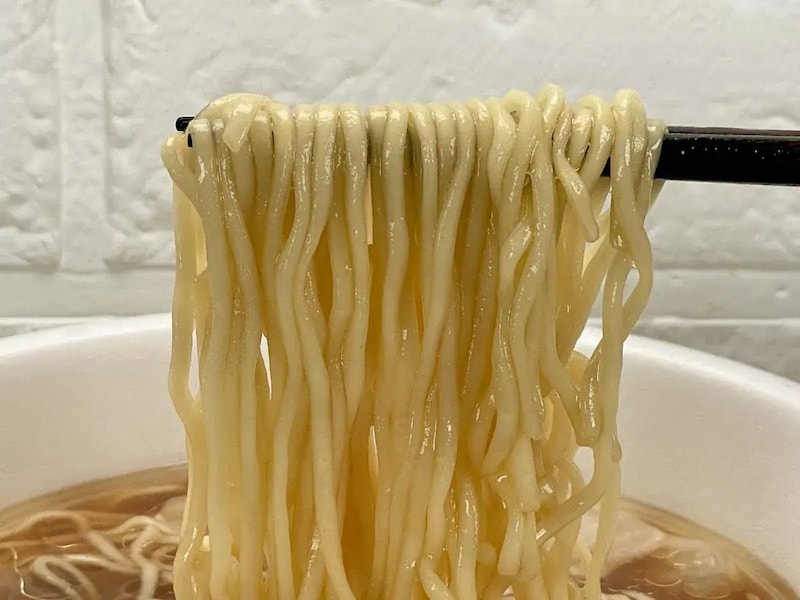 セブンイレブン
セブンプレミアムゴールド 飯田商店 わんたん入りしょうゆらぁ麺