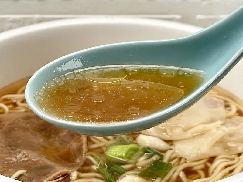 セブンイレブン
セブンプレミアムゴールド 飯田商店 わんたん入りしょうゆらぁ麺