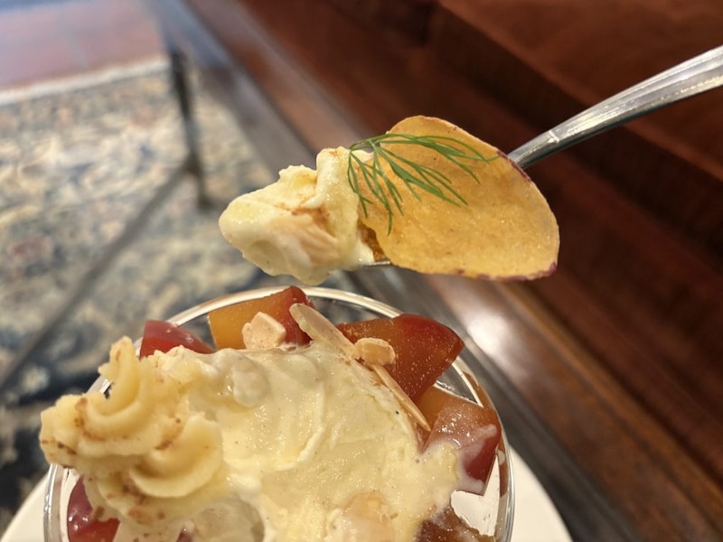 ディルと一緒にいただくと、ほっこりとした味わいの中に爽やかなアクセントが加わって、新発見な美味しさ