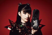 【【争奪戦確定】BABYMETAL×VANS「初コラボ」が神すぎる！ ブルータルロゴのスリッポンに悶絶