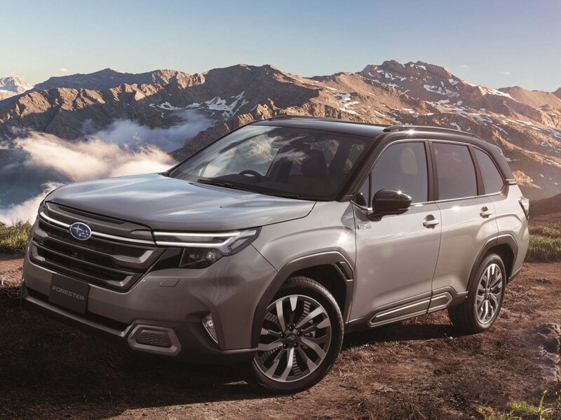 【ヒットモノ大賞2025】本格オフローダーに注文殺到！無双状態の「スバル 新型フォレスター」＆伝説の「スズキ ジムニー ノマド」を識者が徹底解説