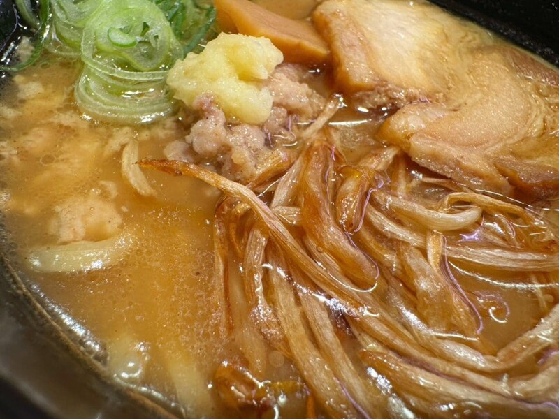 名店の味を再現したスープは、驚くほど濃厚でコク深い味わい