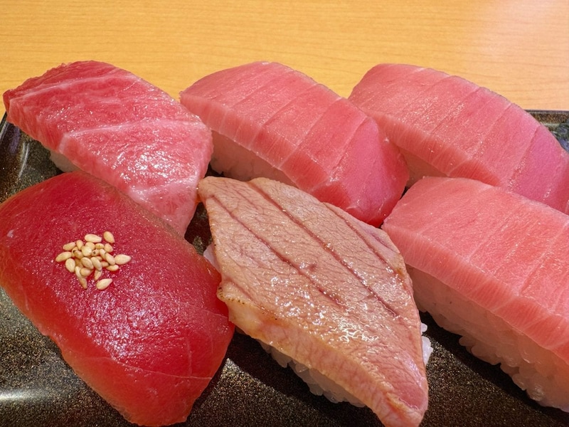 【本鮪7貫で1200円ってマジか】スシローの「年末年始ネタ」が豪華すぎて震える…うにキャビアや名店“すみれ”監修ラーメンも降臨！実食レポ