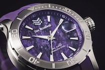 【腕元に隕石!?】金運の“虎目石”も！ 男のロマンと運気を上げる「天然石文字盤」の腕時計3選