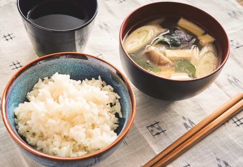 【なぜプロは“夜の味噌汁”を勧める？】良質な睡眠は食事から！快眠サポート食品＆ドリンク4選『MonoMaxヘルシーフード大賞』