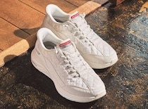 【まるで“履くダウン”】スケッチャーズの最新「スリップインズ」が極上級…過去イチのフワフワ感だった