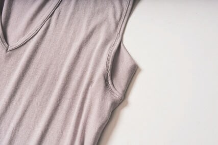 大型汗取りパッドで猛暑にも対応