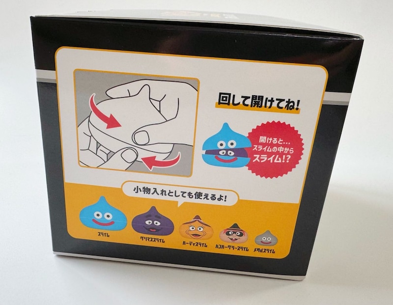 マトリョーシカのようにサイズの違うスライムのフィギュアが5体入っている