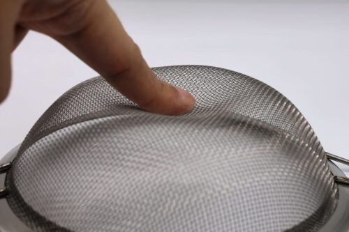 「ハンドル付き極細ワイヤーストレーナー 3点セット(87円)」 大サイズでこれくらいのへこみ