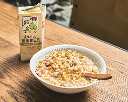 キッコーマン おいしい無調整豆乳 200mL　「グラノーラにかけて朝食に」