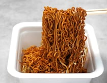 「このカップ麺、ガチでうまかった」30種のスパイスが絡みつくド迫力、売り切れ必至“ミスド”の四川担々麺…ほか【カップ麺の人気記事ランキングベスト3】（2025年11月版）