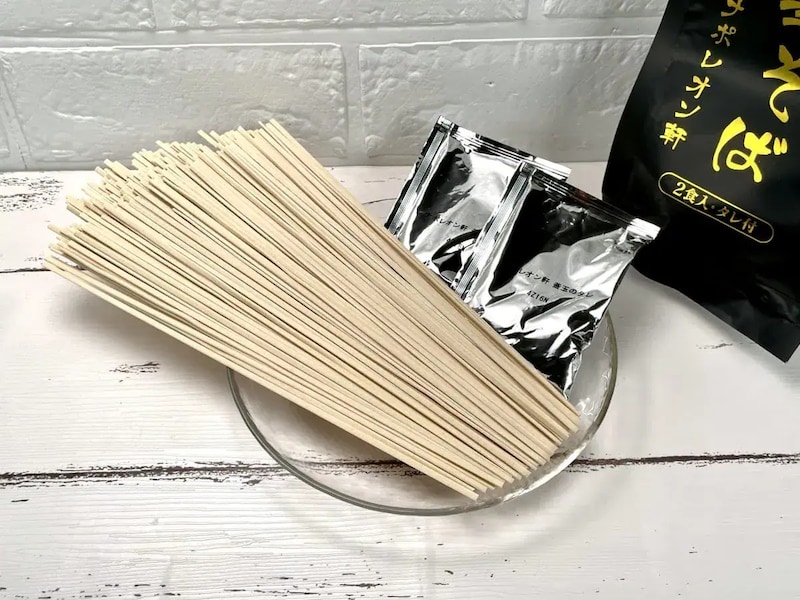 Uluru
東京 釜玉中華そば ナポレオン軒（2食入）／最大の特徴は、袋麺としては異例の「茹で時間10分」という極太ストレート麺