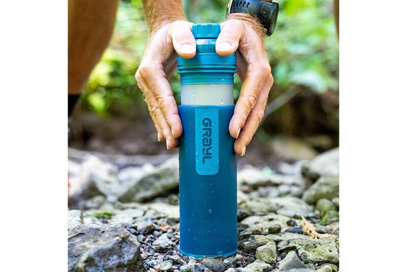 インナープレスを下方へ向けてプレス