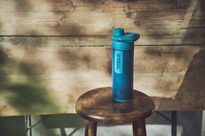 「プレスするだけで浄水に!?」災害時も日常も頼れる“グレイルの浄水ボトル”がすごい/No.1モノ雑誌編集長のお墨付き『コレ買いです』Vol.128