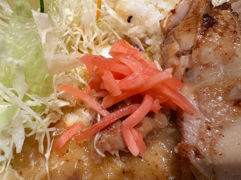 卓上の紅生姜と合わせてみると……意外と合う！