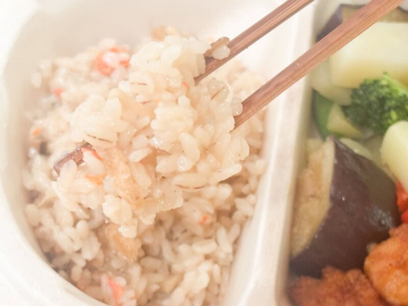 「黒酢あんのおかずと五目ご飯って合うのかな？」と思っていたけれど、薄味加減がちょうどよくおかわりが欲しくなるほどです