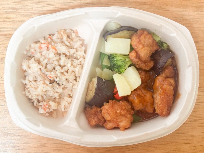 「五目ご飯と鶏と野菜の黒酢あん」の電子レンジの加温時間は500wで約6分、600wで約5分30秒