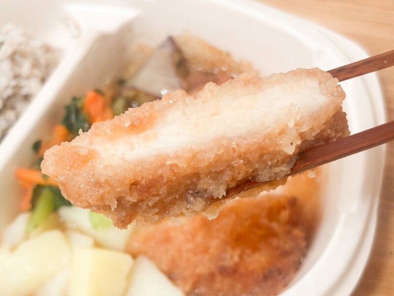 「しそひじきご飯とチキンカツみぞれ煮風」はチキンカツと大根おろしたっぷりのみぞれソースの相性抜群