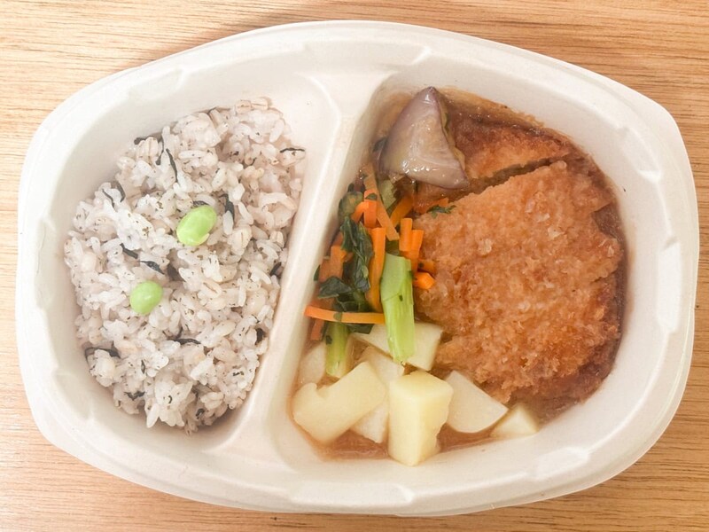 「しそひじきご飯とチキンカツみぞれ煮風」の電子レンジの加温時間も1品目と同じく、500wで約6分、600wで約5分30秒です