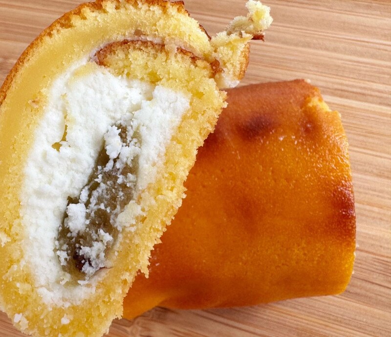 スイートポテト生地で紅はるかの芋あんとホイップクリームを包み込んだ、まるでロールケーキのようなスイートポテト