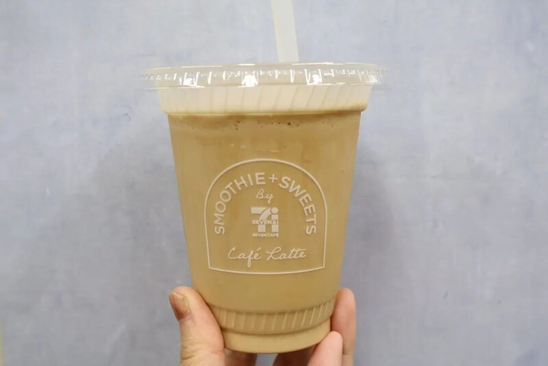 第1位　「セブンの新感覚スムージー」かつてない不思議食感！今しか飲めない“カフェラテスムージー”をコンビニマニアが実食レポ＆自宅で作る方法を試してみた