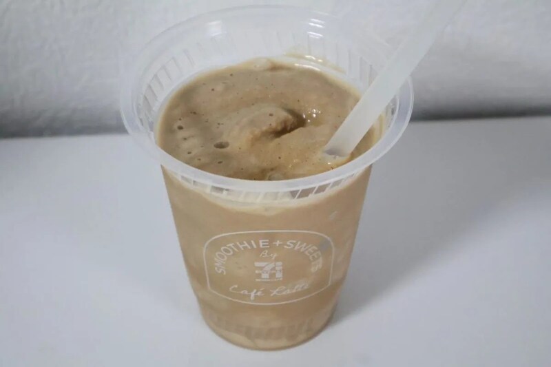 第1位 「セブンの新感覚スムージー」かつてない不思議食感!今しか飲めない“カフェラテスムージー”をコンビニマニアが実食レポ&自宅で作る方法を試してみた