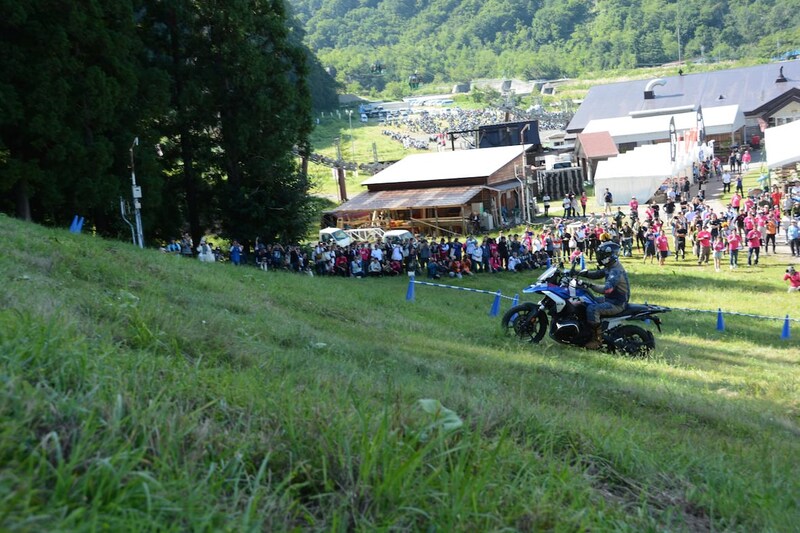 イベントの恒例コンテンツであり、毎回盛り上がるゲレンデをバイクで駆け上るヒルクライムコンテスト。