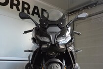 【最新モデル解説】BMW Motorrad「R1300RS」爆誕！生涯の相棒になるスポーツツアラーの魅力とは