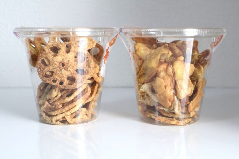 「レンコンのり塩チップ」　と「ごぼうとレンコンの根菜チップ」　